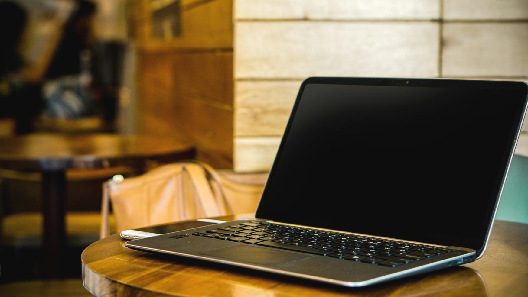 Collaborative learning environment with financial analysis training session